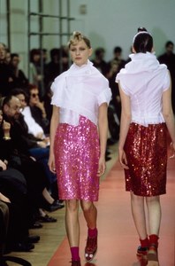 COMME-DES-GARCONS-FALL-1999-RTW-30-KATHRIN-SEITZ-CN10042482.thumb.jpg.ada16084a0e34b7ea45cc552e822ae5c.jpg