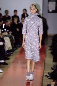 COMME-DES-GARCONS-FALL-1999-RTW-35-KATHRIN-SEITZ-CN10042495.thumb.jpg.ba7af57565f556b1d2fa05e6a23cb3b4.jpg