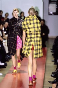 COMME-DES-GARCONS-FALL-1999-RTW-DETAIL-06-CN10042423.thumb.jpg.f2a77b42f95ac322dcf67e30145f3aa5.jpg