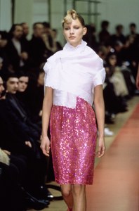 COMME-DES-GARCONS-FALL-1999-RTW-DETAIL-41-CN10042483.thumb.jpg.dbac17e70a13efaca089677dc4602c2a.jpg