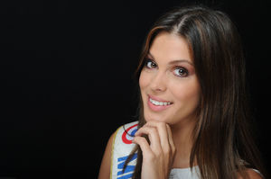 Iris-Mittenaere-J-aimerais-qu-on-me-regarde-pour-ce-que-je-suis.jpg