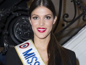 Iris-Mittenaere-Miss-France-2016-a-un-peche-mignon-!-Devinez-lequel.jpg