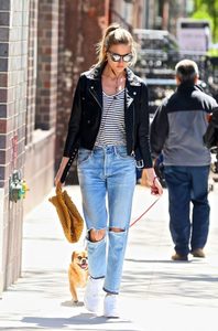 Martha-Hunt-in-Black-Leather-Jacket--04-662x1001.jpg