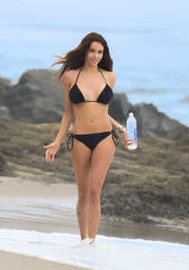 Nabilla-Benattia-Sexy-2.jpg
