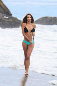 Nabilla-Benattia-Sexy-24.jpg