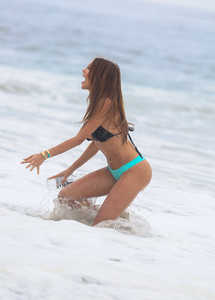 Nabilla-Benattia-Sexy-64.jpg