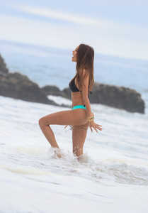 Nabilla-Benattia-Sexy-66.jpg