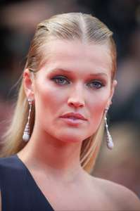 Toni-Garrn--The-Beguiled-Premiere-at-70th-Cannes-Film-Festival--11.jpg
