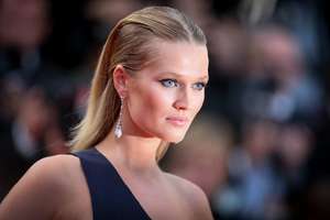 Toni-Garrn--The-Beguiled-Premiere-at-70th-Cannes-Film-Festival--12.jpg
