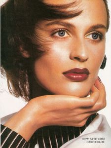 Vanessa_Penn_Vogue_US_March_1987_03.thumb.jpg.02ea64e5f9255111d86e4d5366b6d692.jpg