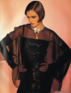 Weber_Vogue_UK_June_1983_03.thumb.jpeg.a6f51788aa626b20f9cfec1462d0f23a.jpeg