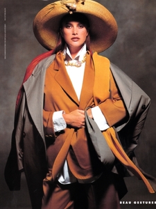 bazaar_us_april_1990_19.thumb.jpg.2c332b38b263ad856907e9eadaed07cb.jpg