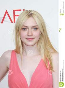 dakota-fanning-afi-life-achievement-award-honoring-shirley-maclaine-sony-pictures-studios-culver-city-ca-06-07-12-25221175.jpg