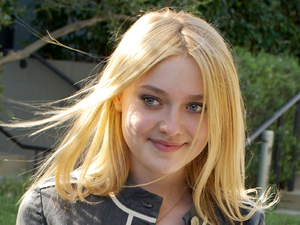 dakota-fanning-as-a-baby-wallpaper-3.jpg