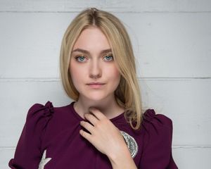 dakota-fanning-at-2016-vff-photoshoot-september-2016-_5.jpg