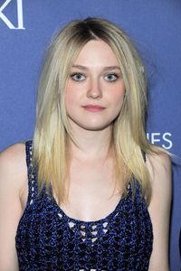 dakota-fanning-at-accessories-council-ace-awards-in-new-york_5.jpg