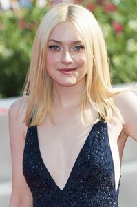 dakota-fanning-at-night-noves-premiere-at-venice-film-festival_3.jpg