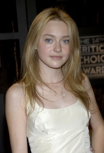 dakotafanning-vh-thcriticschoiceawards-vettrinet-1501212743.jpg