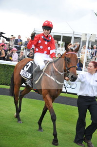edie_DON-SIN-433__glorious_goodwood_28jul11_donfeatures.thumb.jpg.031e04fa8d038e40cb537b562d22d71a.jpg