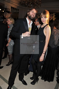 edie_DON-SLN-159_too_many_women_1dec11_donfeatures.thumb.jpg.a5bae86068c0f77a4bc88a581a8b31c4.jpg
