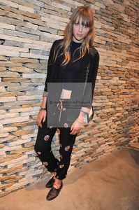 edie_DON-SSI-221_vogue_fashion_night_out_6sep12_donfeatures.thumb.jpg.6951b314544dceda4866084a03cfea70.jpg