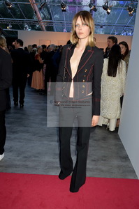 edie_DON-TZA-367_vogue_gala_23may16_donfeatures.thumb.jpg.0b3ff3c206bc3d6e0f45f000d4ee0530.jpg