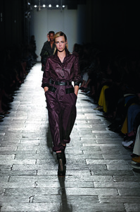 edie_bottega_veneta_ss17_crfashionbook.thumb.jpg.6a7c56830919697721ba1509578ee4e4.jpg