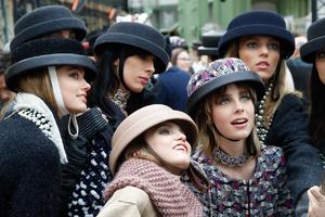 edie_chanel_aw16_crfashionbook_3.thumb.jpg.44cfc5fe35a867194f74502bea500d1e.jpg