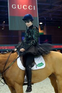edie_gucci_masters_show_7dec13_vogue_1020_8.thumb.jpeg.e3f67760d924fc250598f71ea5ff2562.jpeg