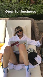 edie_igstory_28may17_indigolewin_1.thumb.jpg.24aebcf778d4c8def134b3e8120be623.jpg