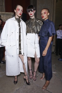 edie_kenzo_ss17_crfashionbook.thumb.jpg.efad9497ccde3f541d83cd74de0a9c1a.jpg
