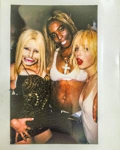 edie_louiebanksshoots_witches_of_eastwick.thumb.jpg.a4b052fb4da6308cb31ed15cd0b5d96f.jpg