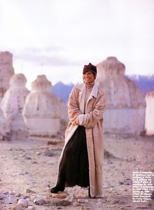 elle_italia_nov_1994_3.thumb.jpg.98ab1ca6c5d62b81b29a28a814743b84.jpg