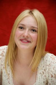 full-dakota-fanning-206408297.jpg