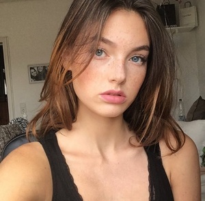 gntm-celine-gewinnerin.thumb.jpg.9c6b5eae7cb316bf8cbb081cb9a23d08.jpg