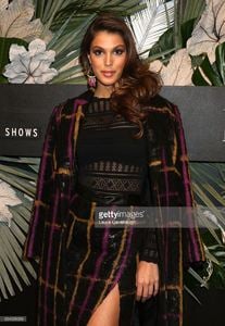 iris-mittenaere-attends-e-elle-img-fashion-week-kickoff-on-february-8-picture-id634326096.jpg