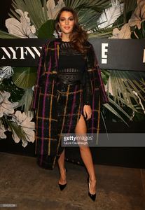 iris-mittenaere-attends-e-elle-img-fashion-week-kickoff-on-february-8-picture-id634326098.jpg