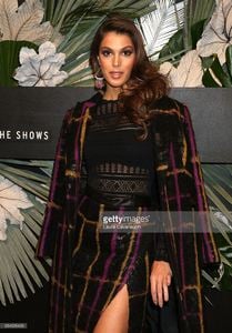 iris-mittenaere-attends-e-elle-img-fashion-week-kickoff-on-february-8-picture-id634326406.jpg