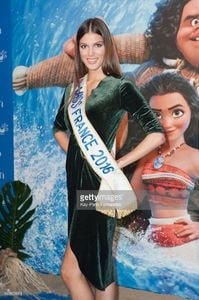 iris-mittenaere-miss-france-2016-attends-the-vaiana-le-legende-du-du-picture-id623654054.jpg