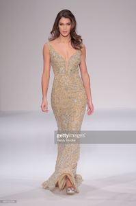 iris-mittenaere-walks-the-runway-at-the-sherri-hill-nyfw-fall-2017-picture-id635162504.thumb.jpg.ccd9cada5e70416cbd5eeffcf74314e5.jpg