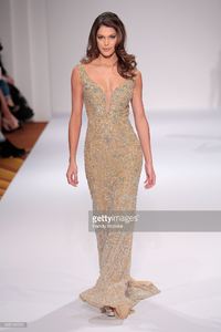 iris-mittenaere-walks-the-runway-at-the-sherri-hill-nyfw-fall-2017-picture-id635162526.thumb.jpg.fd6cd35a47baae52751b464d320a8f45.jpg