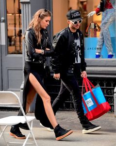 josephine-skriver-out-in-new-york-05-13-2017_5.jpg