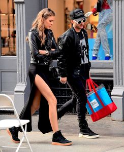 josephine-skriver-out-in-new-york-05-13-2017_6.jpg