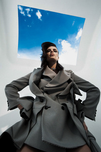julia-lescova-PHOTOGRAPHY-BY-Lesa-AMOORE--2-5_400_400_400.jpg
