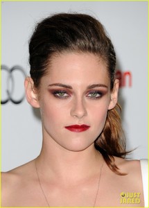 kristen-stewart-on-the-road-afi-screening-02.jpeg