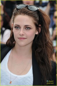 kristen-stewart-road-cannes-call-02.jpg