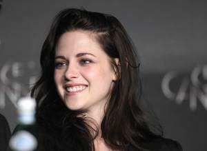 kristen_stewart_laughing.jpg