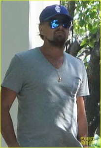 leo-dipcaprio-attends-mothers-day-brunch-in-malibu01.jpg