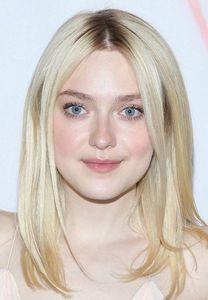 makeup-idea-nail-idea-dakota-fanning-2-h724.jpg