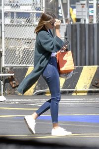 miranda-kerr-at-a-heliport-in-new-york-05-04-2017_1.thumb.jpg.098b0ff4bc6d88339f743e5e4113003a.jpg